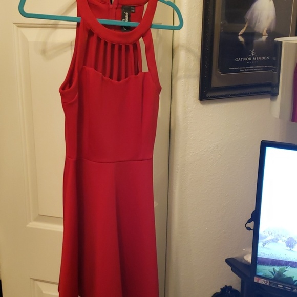 Red Dress Juniors 9 - Picture 3 of 4